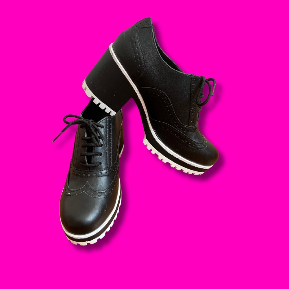 Chucky heel , lace up Oaxford Pumps ! 90s Grunge